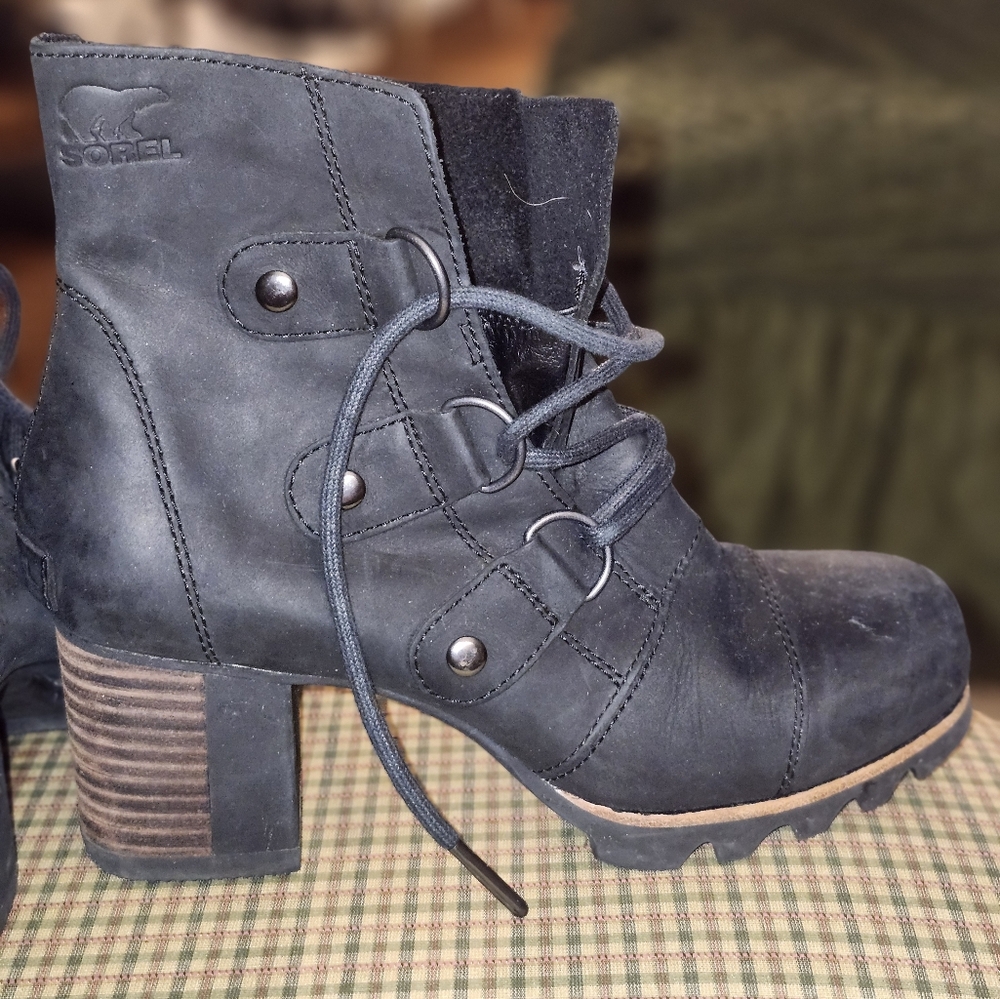 🕊️ Sorel Addington Black Lace Up Boots with Chunky Heel
